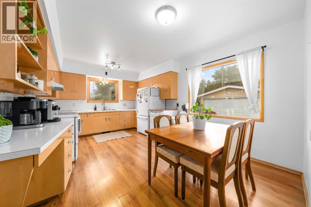 123 3 Avenue E Property Photo 7