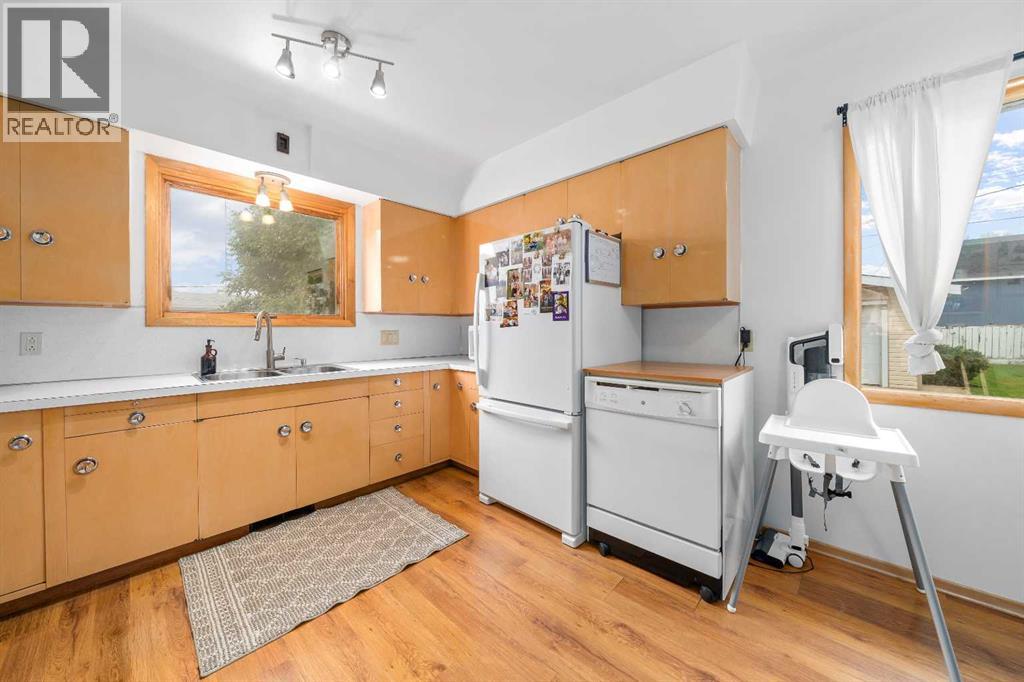 123 3 Avenue E Property Photo 9