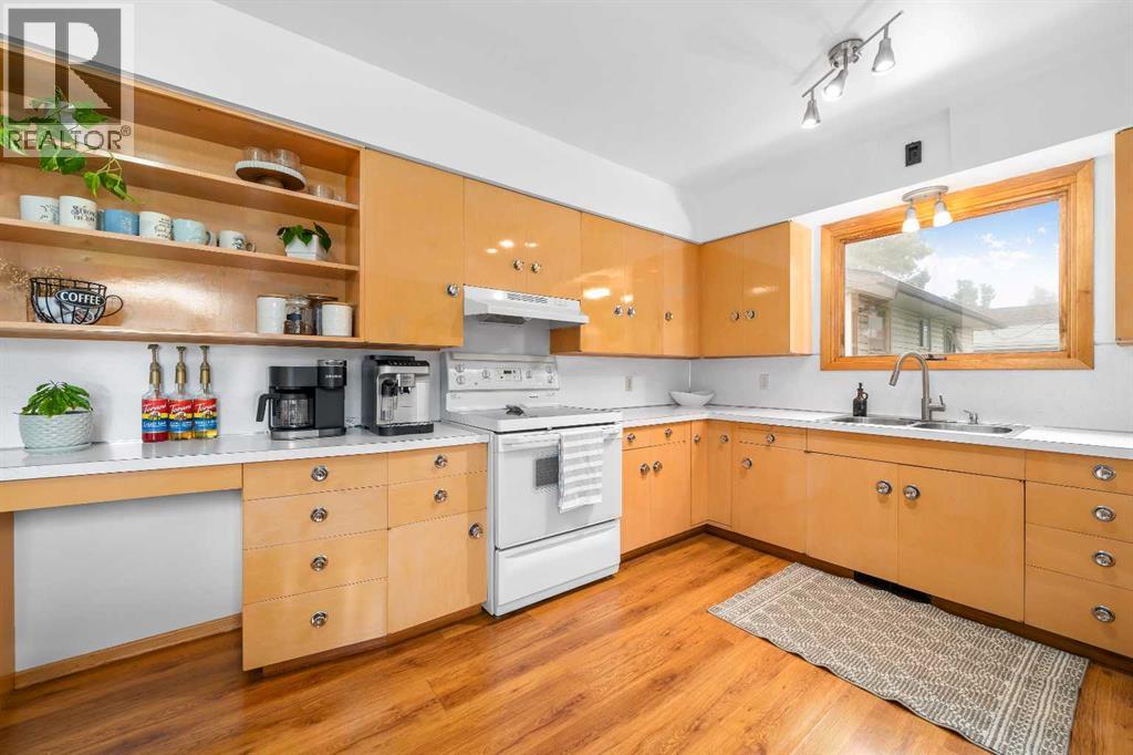 123 3 Avenue E Property Photo 10