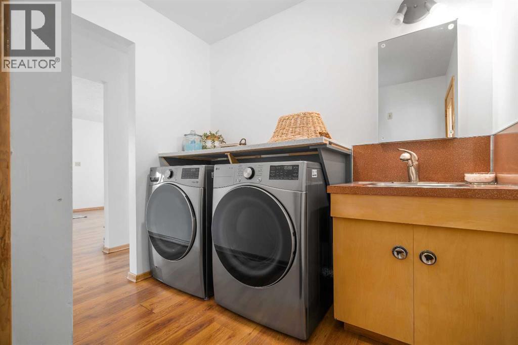 123 3 Avenue E Property Photo 12