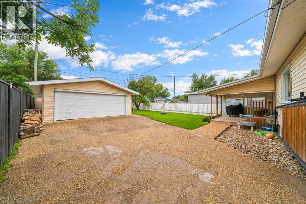 123 3 Avenue E Property Photo 30