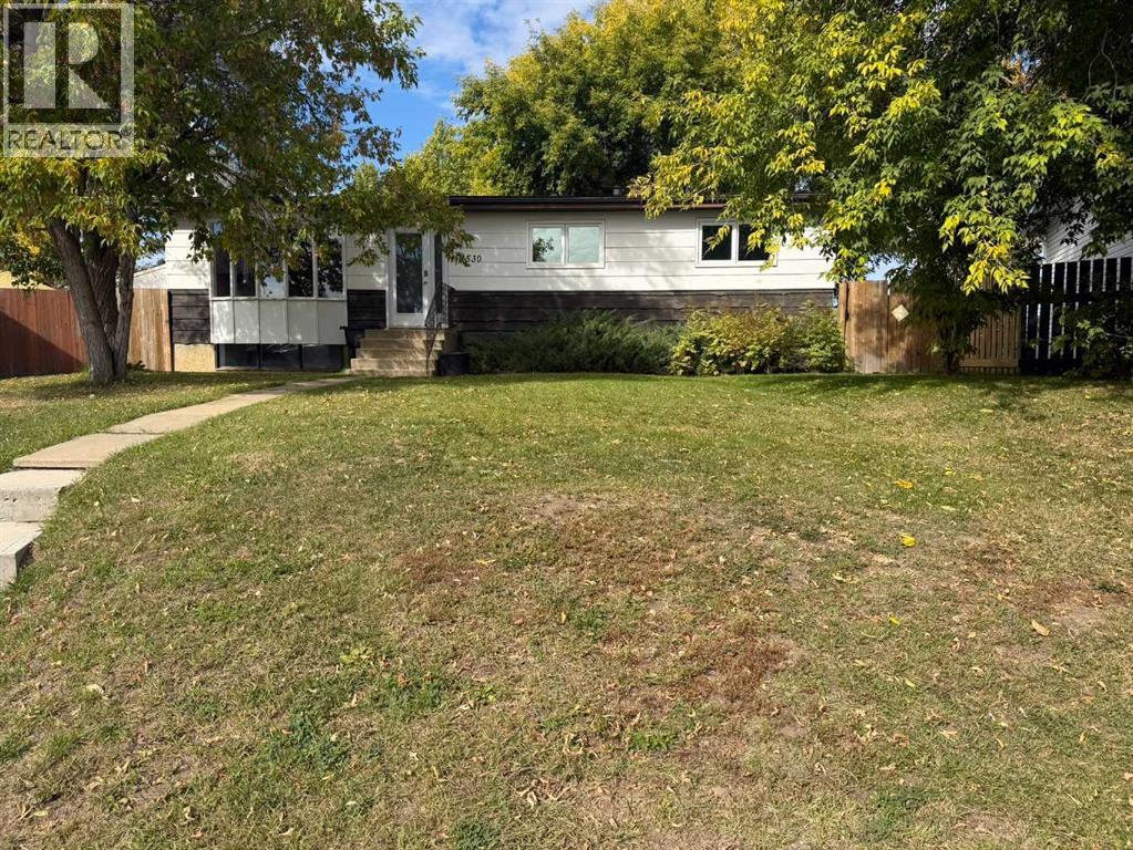 4530 54 Avenue Property Photo 1