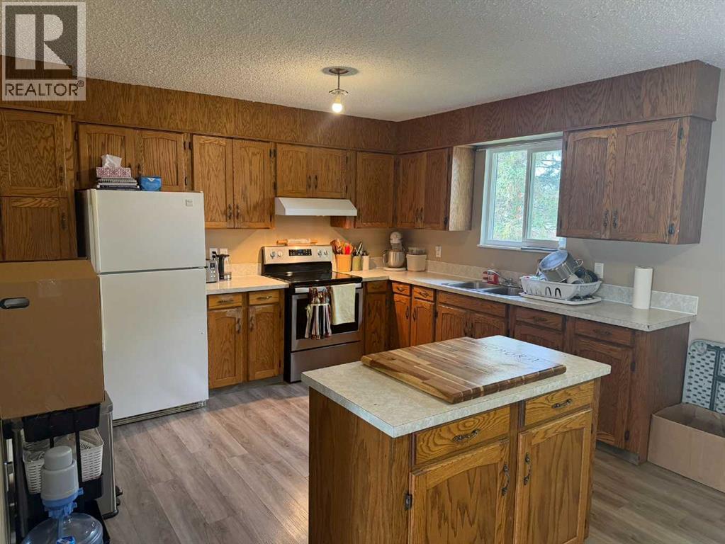4530 54 Avenue Property Photo 3
