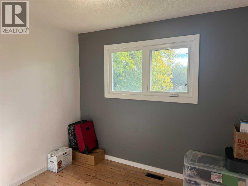 4530 54 Avenue Property Photo 8