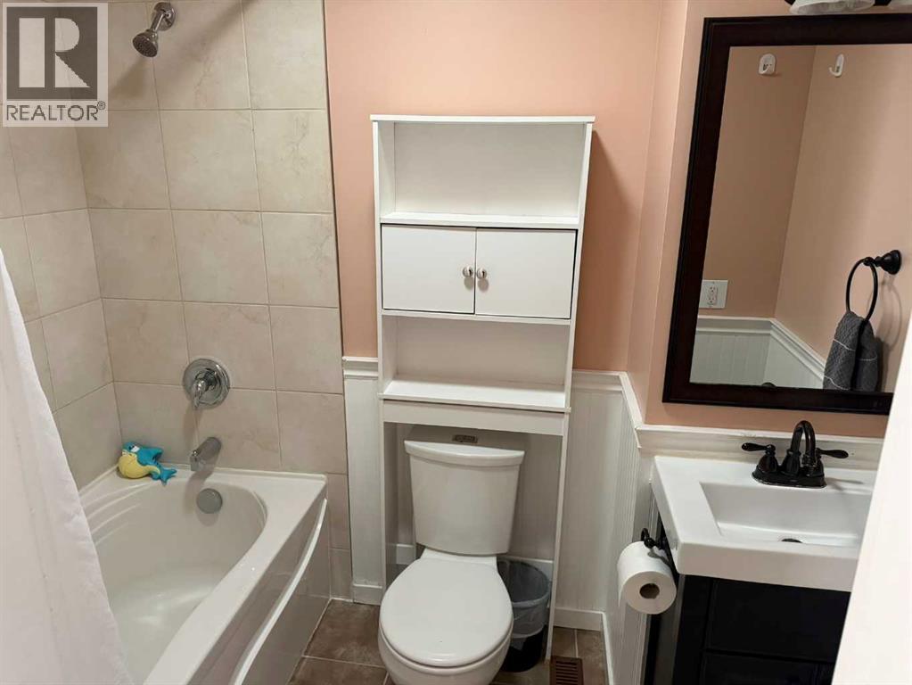 4530 54 Avenue Property Photo 9