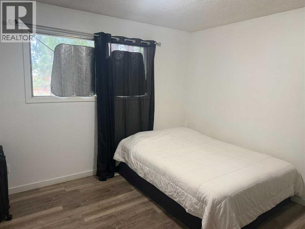 4530 54 Avenue Property Photo 11