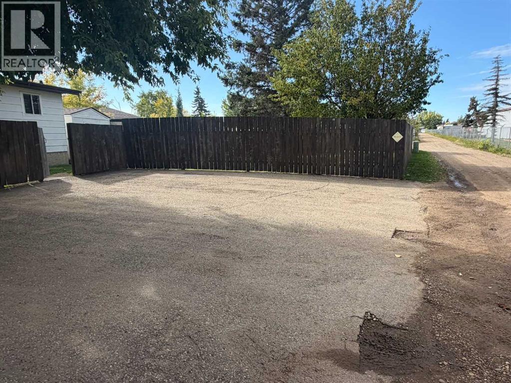 4530 54 Avenue Property Photo 25