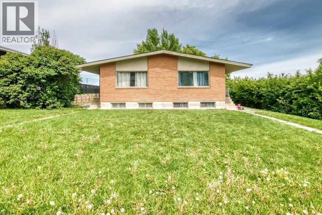 416 & 418 33 Avenue Ne Property Photo 1