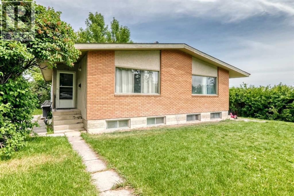416 & 418 33 Avenue Ne Property Photo 2