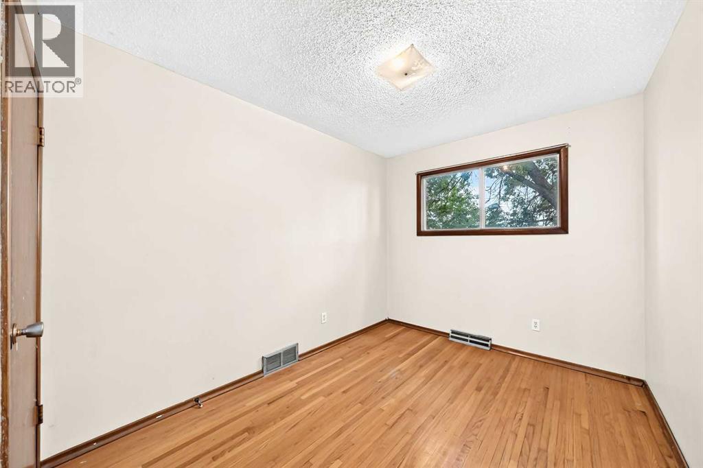 416 & 418 33 Avenue Ne Property Photo 20