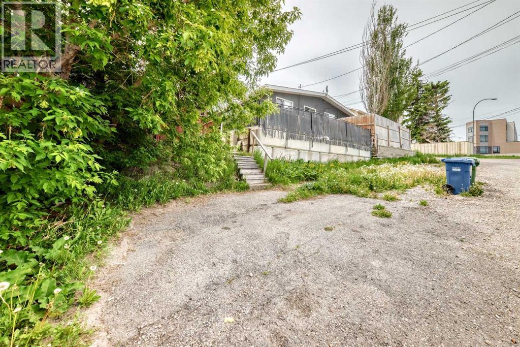 416 & 418 33 Avenue Ne Property Photo 36