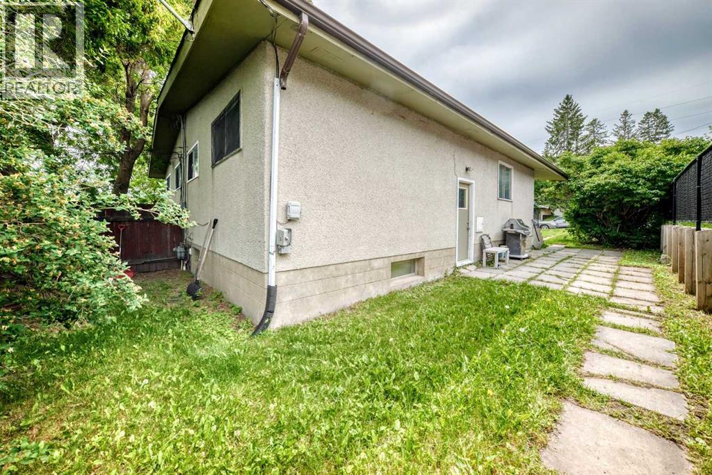 416 & 418 33 Avenue Ne Property Photo 37