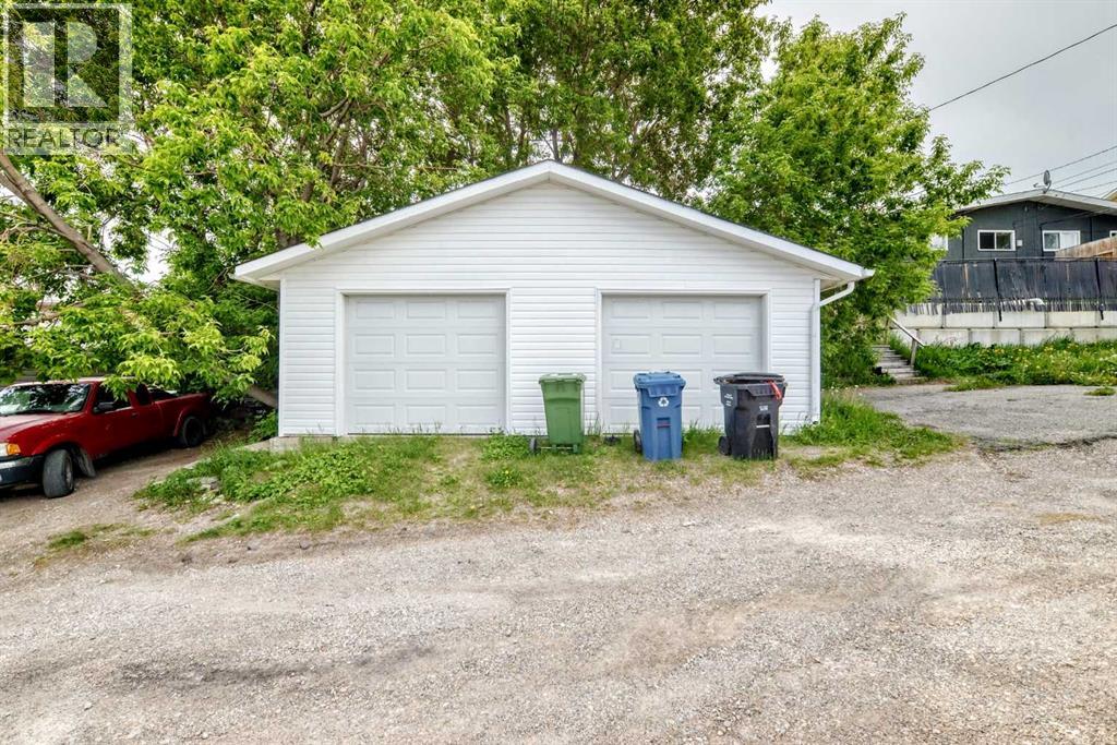 416 & 418 33 Avenue Ne Property Photo 39