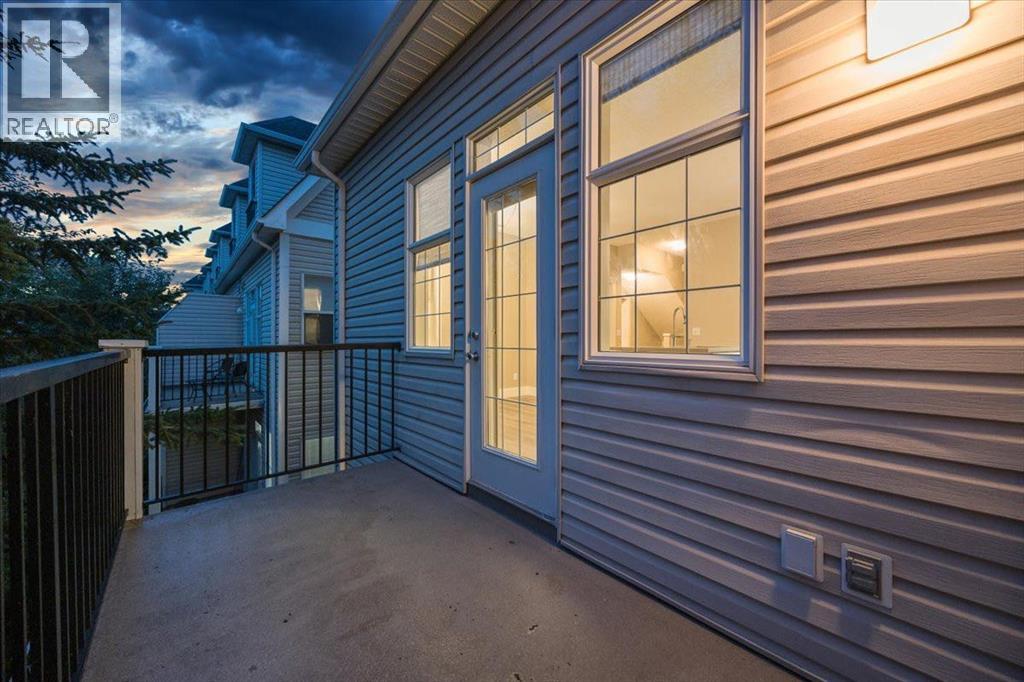 29 Springborough Boulevard Southwest Property Photo 18