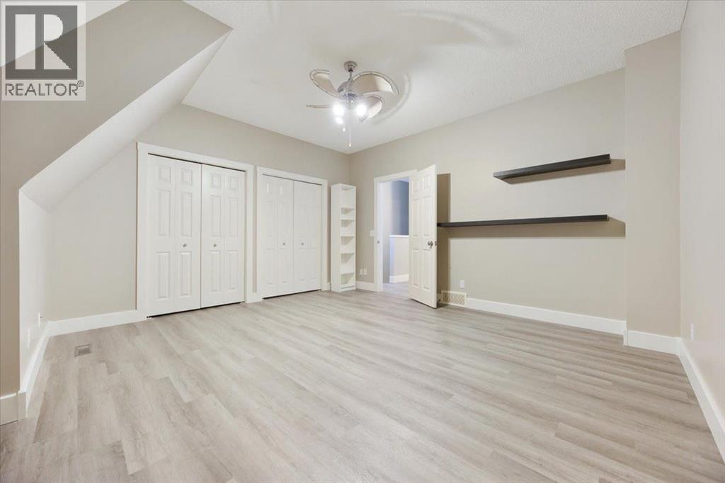 29 Springborough Boulevard Southwest Property Photo 24