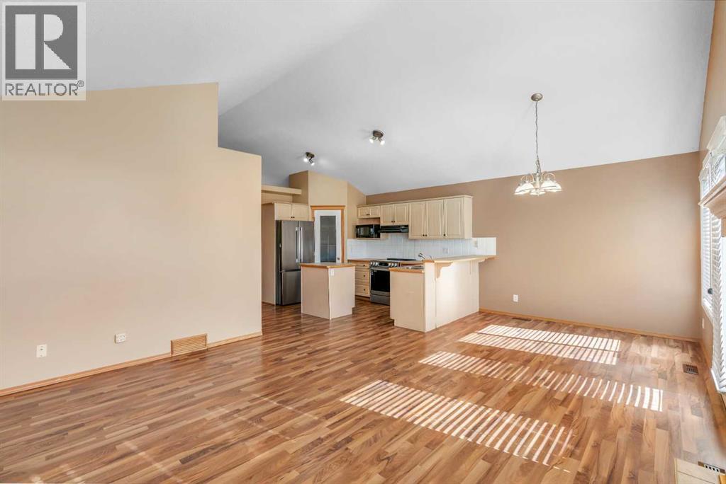 186 Cramond Close Se Property Photo 10