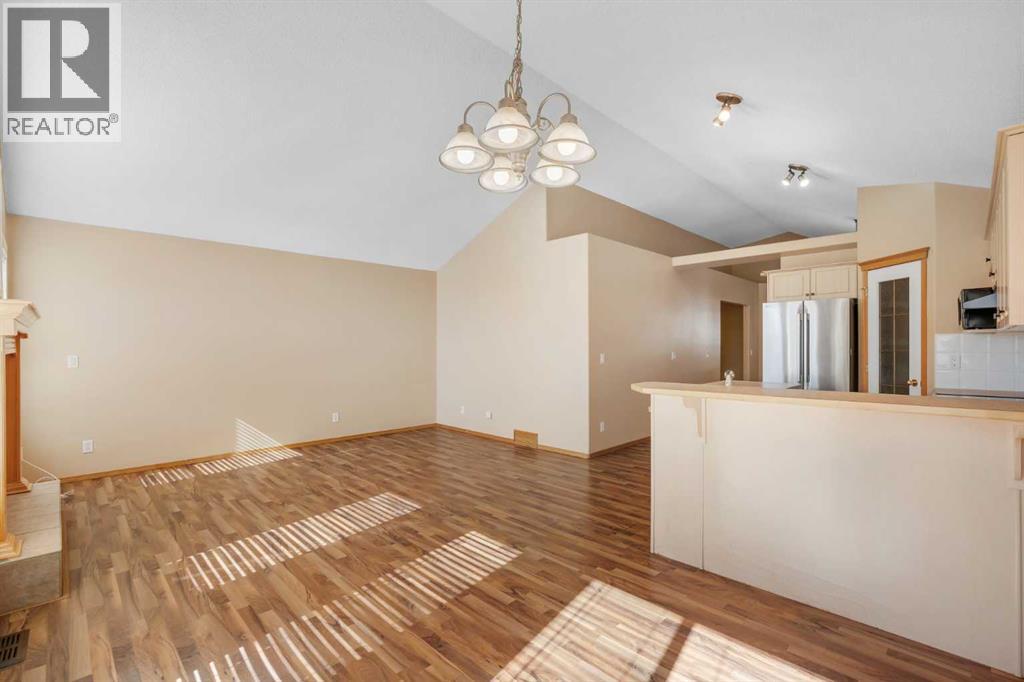186 Cramond Close Se Property Photo 12