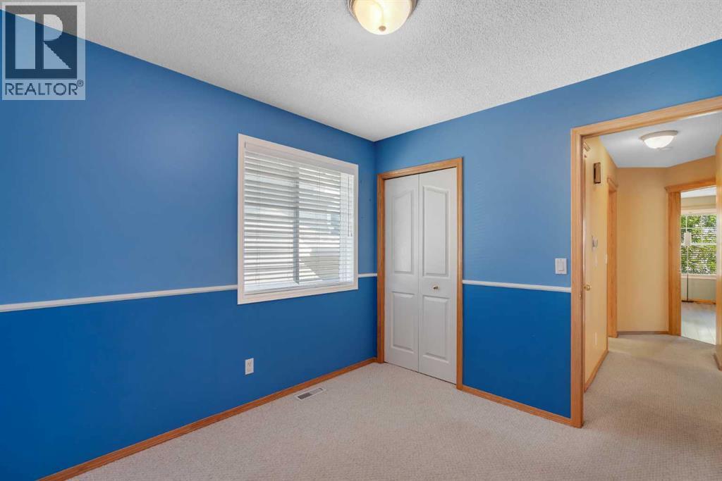 186 Cramond Close Se Property Photo 23