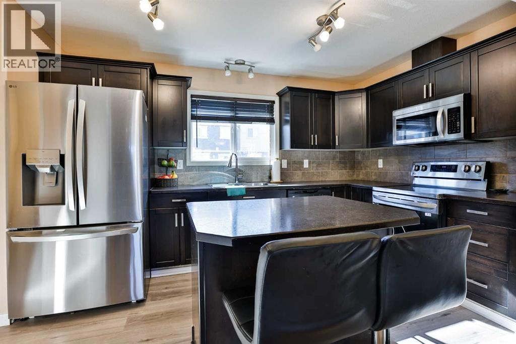 832 Silkstone Close W Property Photo 8