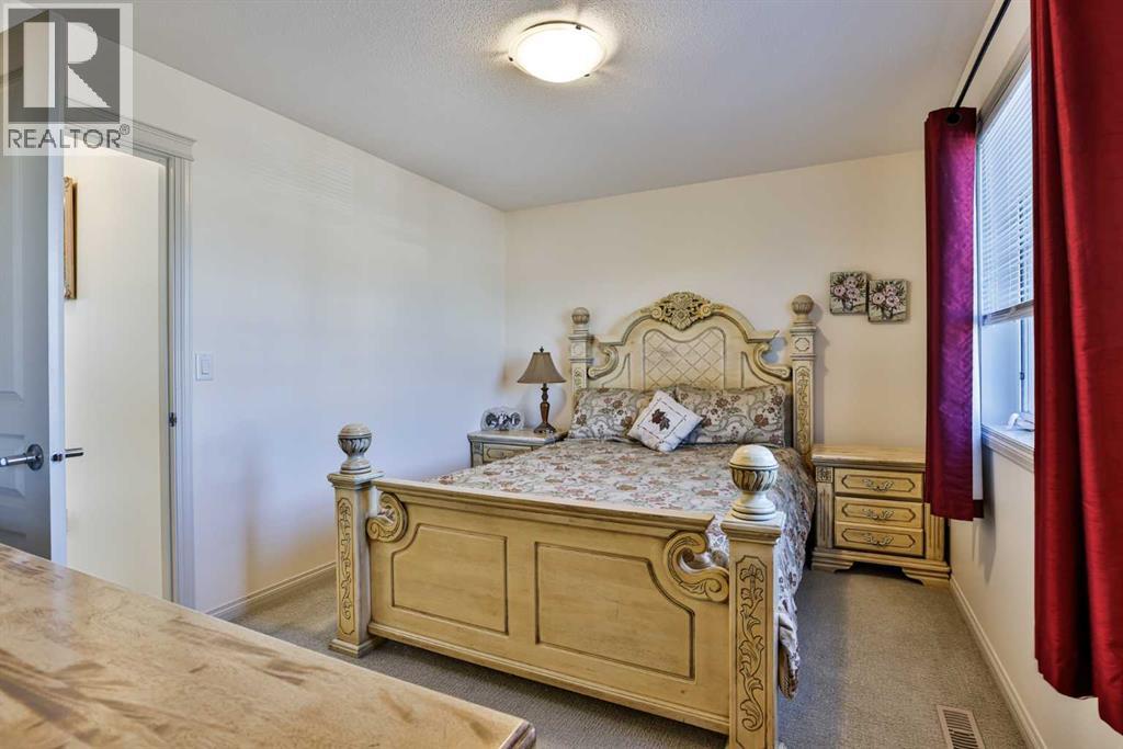 832 Silkstone Close W Property Photo 17