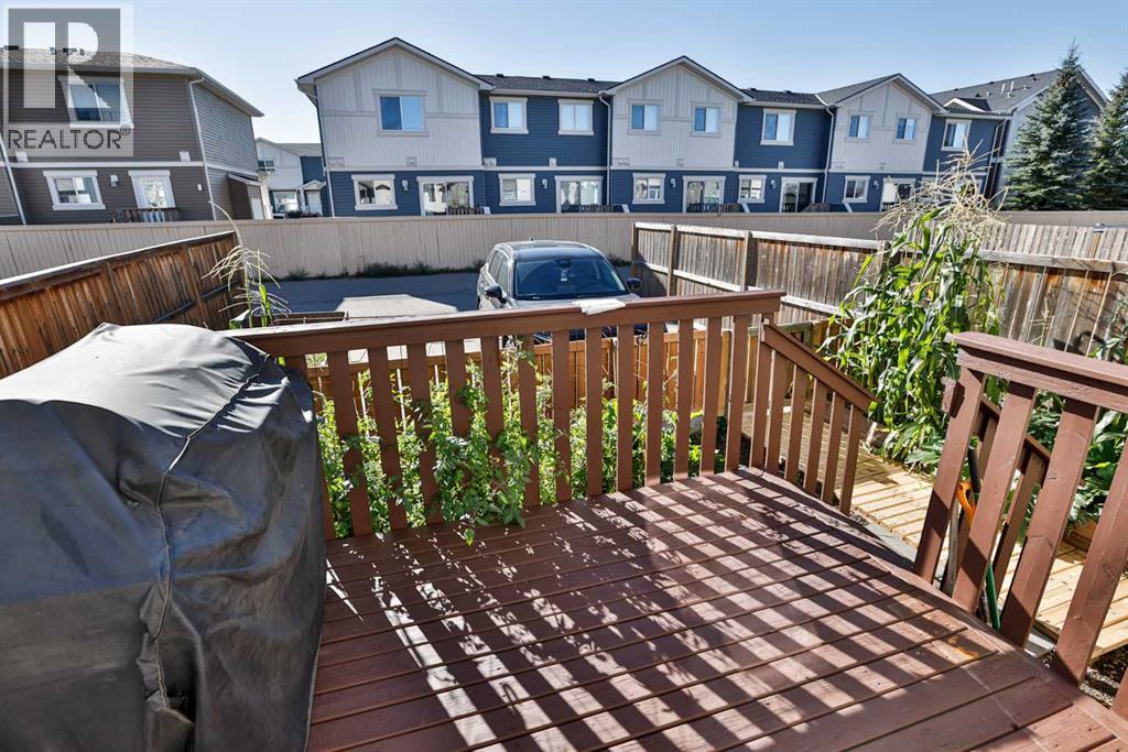 832 Silkstone Close W Property Photo 22