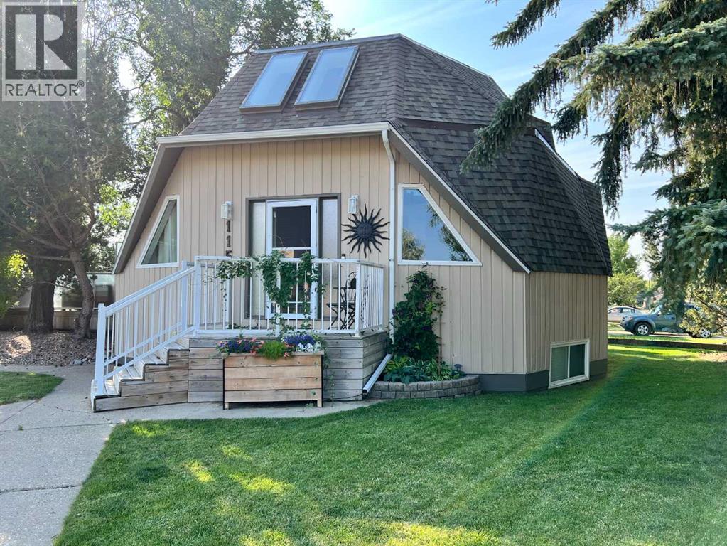 115 Iroquois Crescent W Property Photo 1