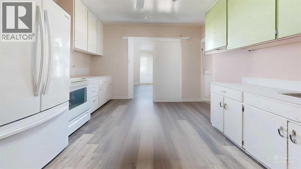 101 3 Street Property Photo 8
