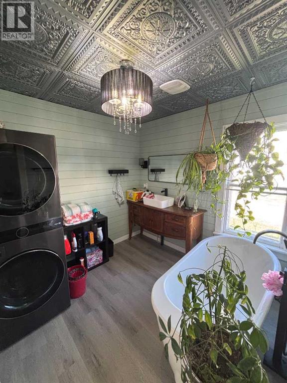 101 3 Street Property Photo 15