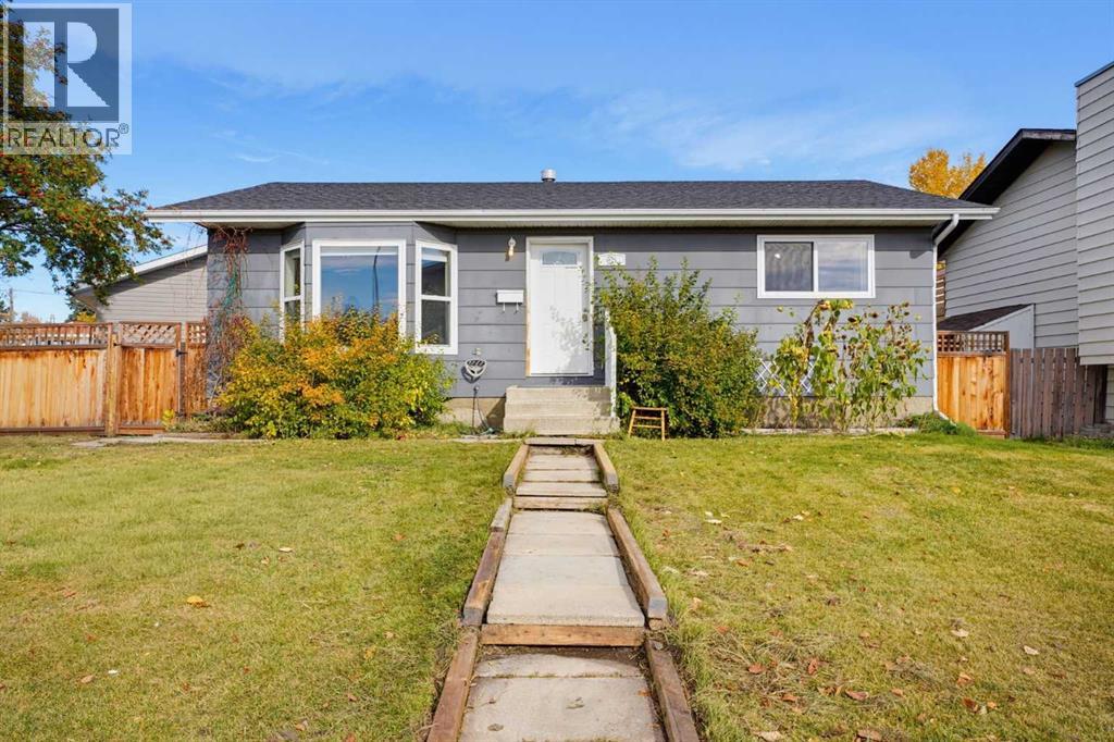 63 Dundee Crescent Property Photo 1