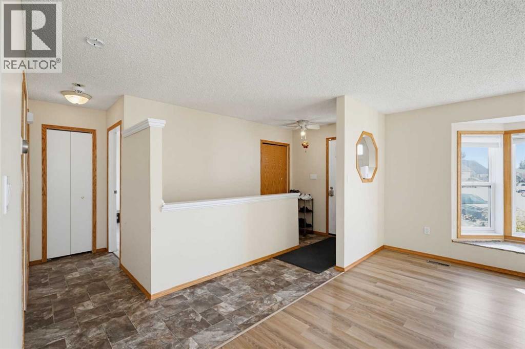 63 Dundee Crescent Property Photo 5