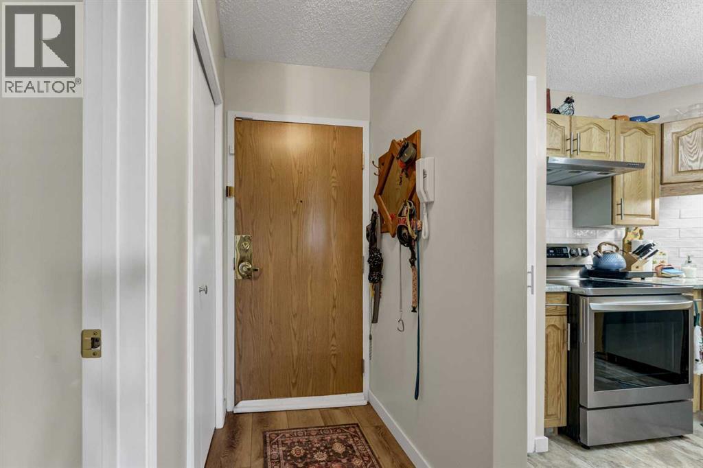 252 4 Street Southeast Property Photo 8
