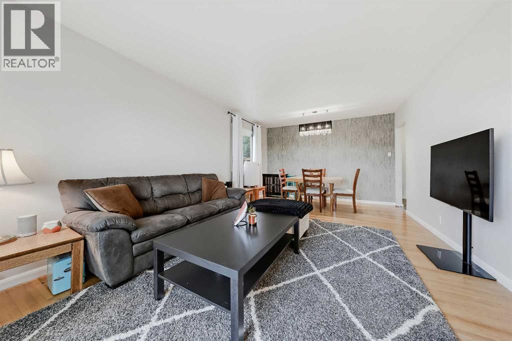 176 Frobisher Boulevard Se Property Photo 4