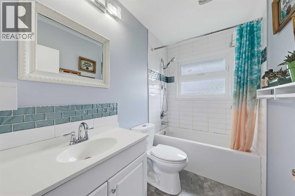 176 Frobisher Boulevard Se Property Photo 18