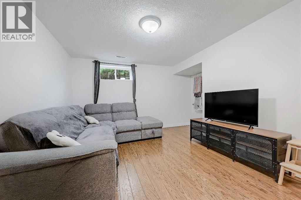 176 Frobisher Boulevard Se Property Photo 22