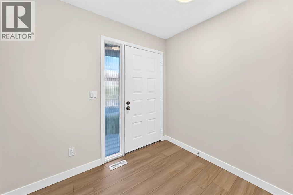 18 Dalhousie Crescent Nw Property Photo 3