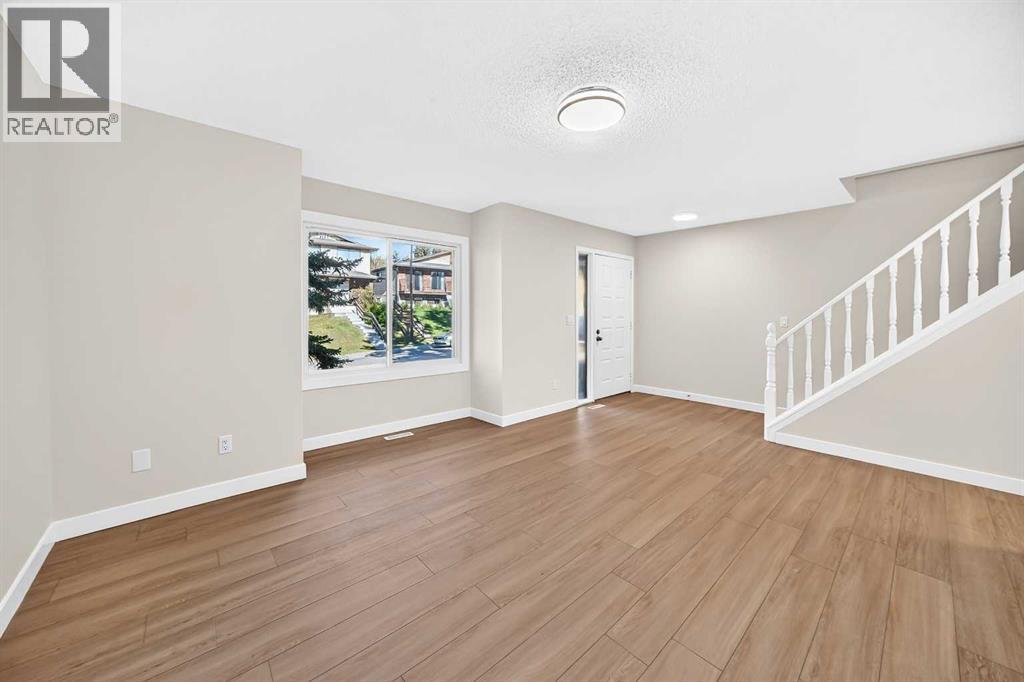 18 Dalhousie Crescent Nw Property Photo 4