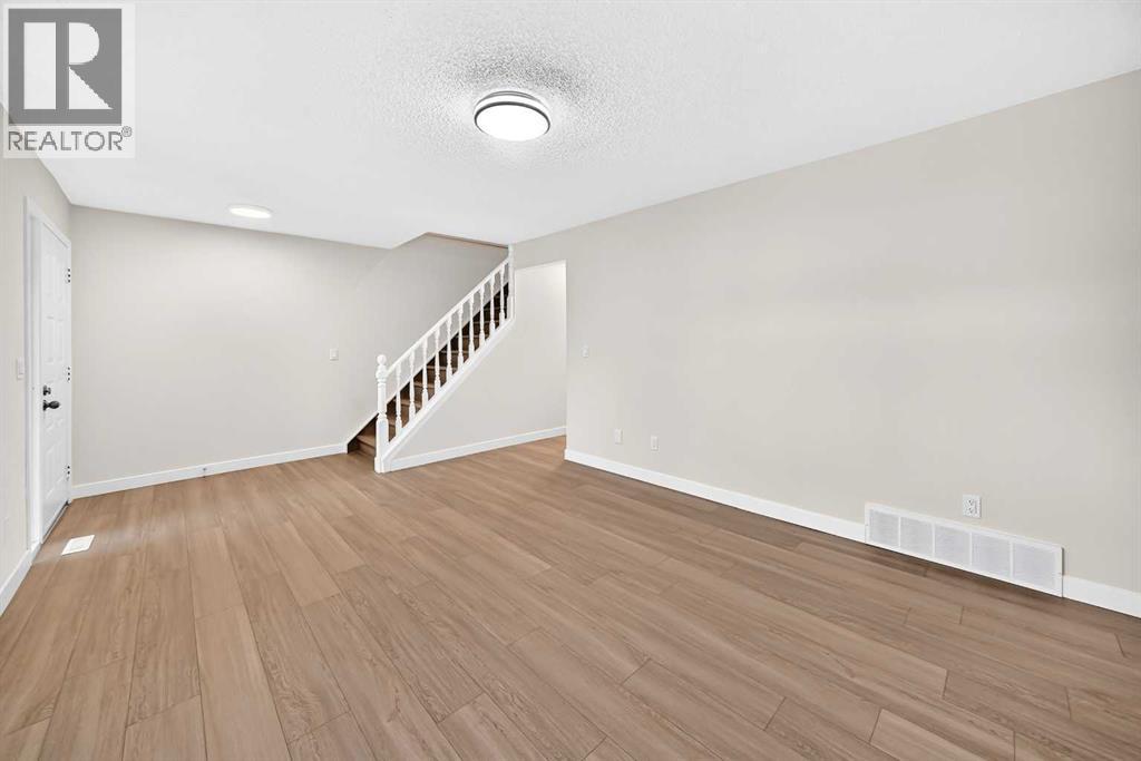 18 Dalhousie Crescent Nw Property Photo 6