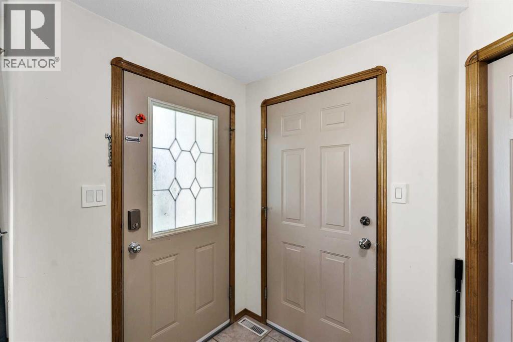 402 Stratton Way Se Property Photo 5