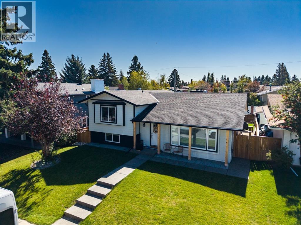 1215 Lake Twintree Drive SE Property Photo 1