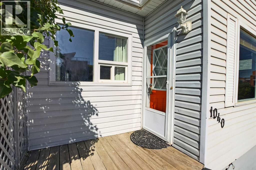 1040 19 Avenue Se Property Photo 3