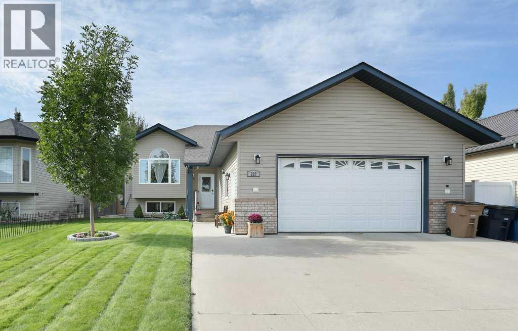 227 Meadowbrook Drive Property Photo 1