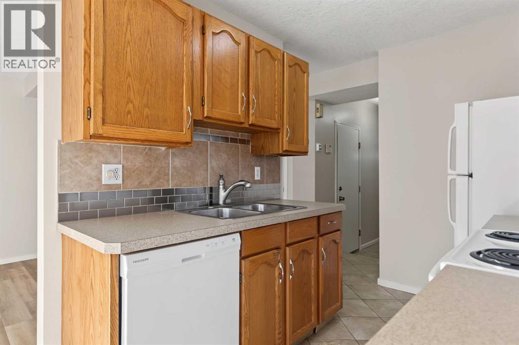 43 Shawinigan Lane Sw Property Photo 9