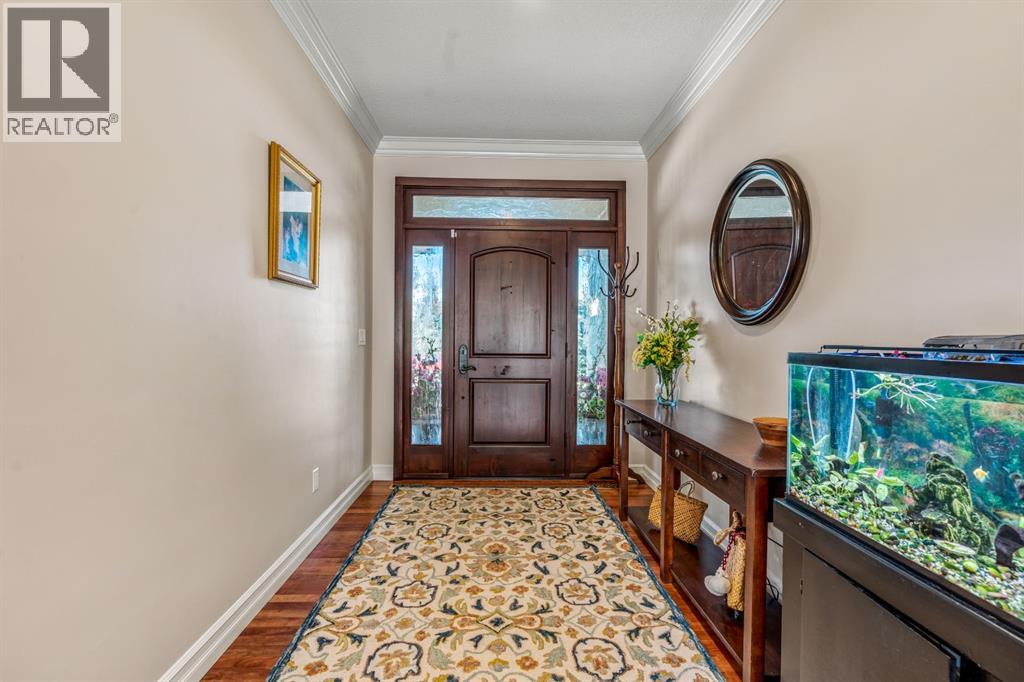 305 9 Street W Property Photo 2