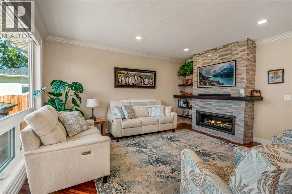 305 9 Street W Property Photo 7