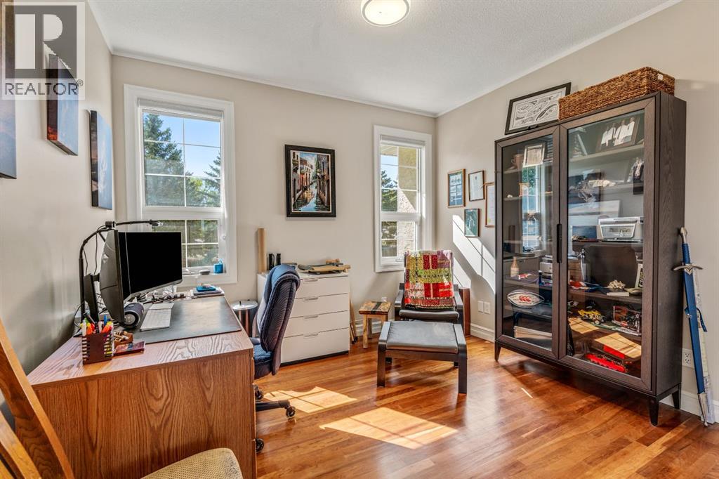 305 9 Street W Property Photo 12
