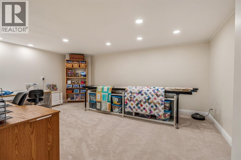 305 9 Street W Property Photo 17