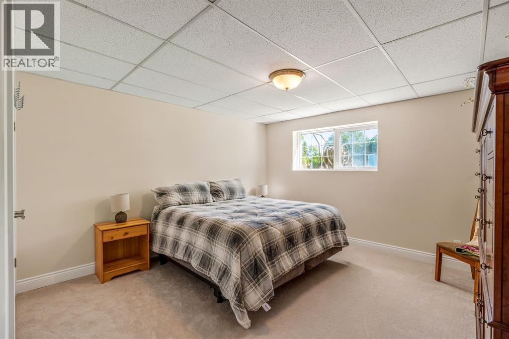 305 9 Street W Property Photo 20