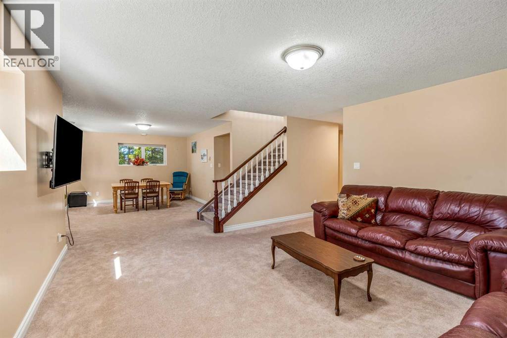305 9 Street W Property Photo 24