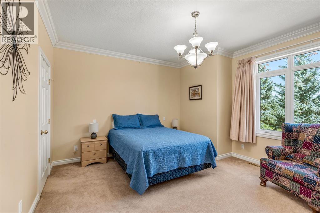 305 9 Street W Property Photo 25