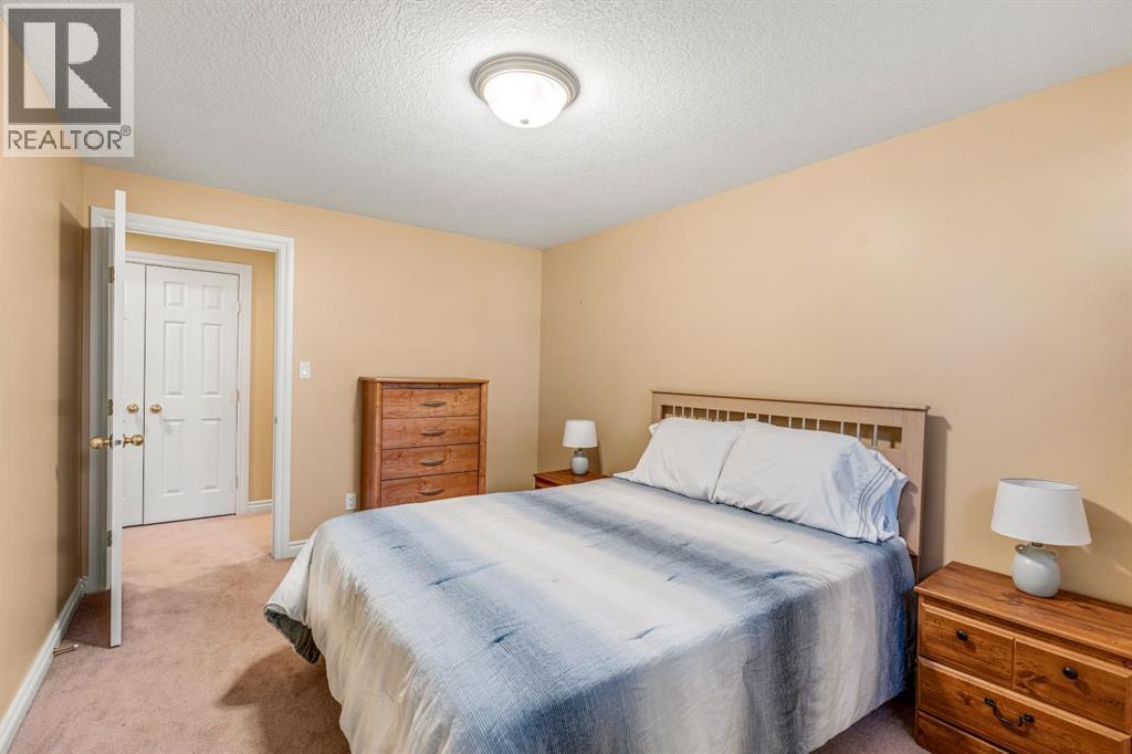 305 9 Street W Property Photo 27